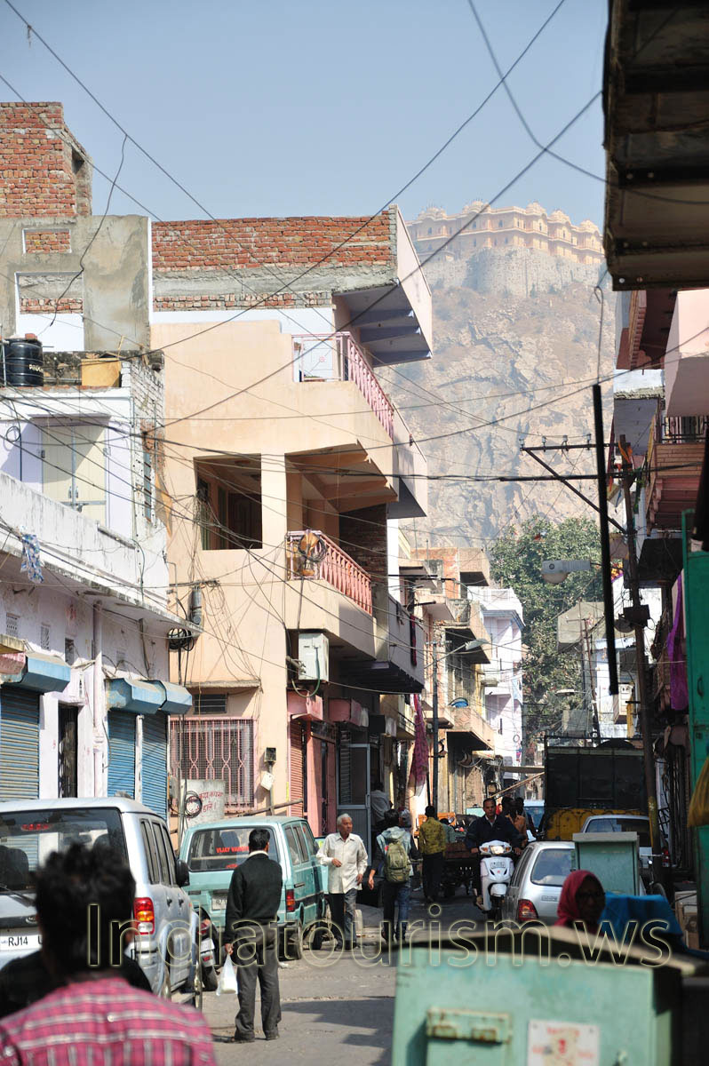 Nahargarh Fort view and the narrow street of the Chowkri Purani Basti Block