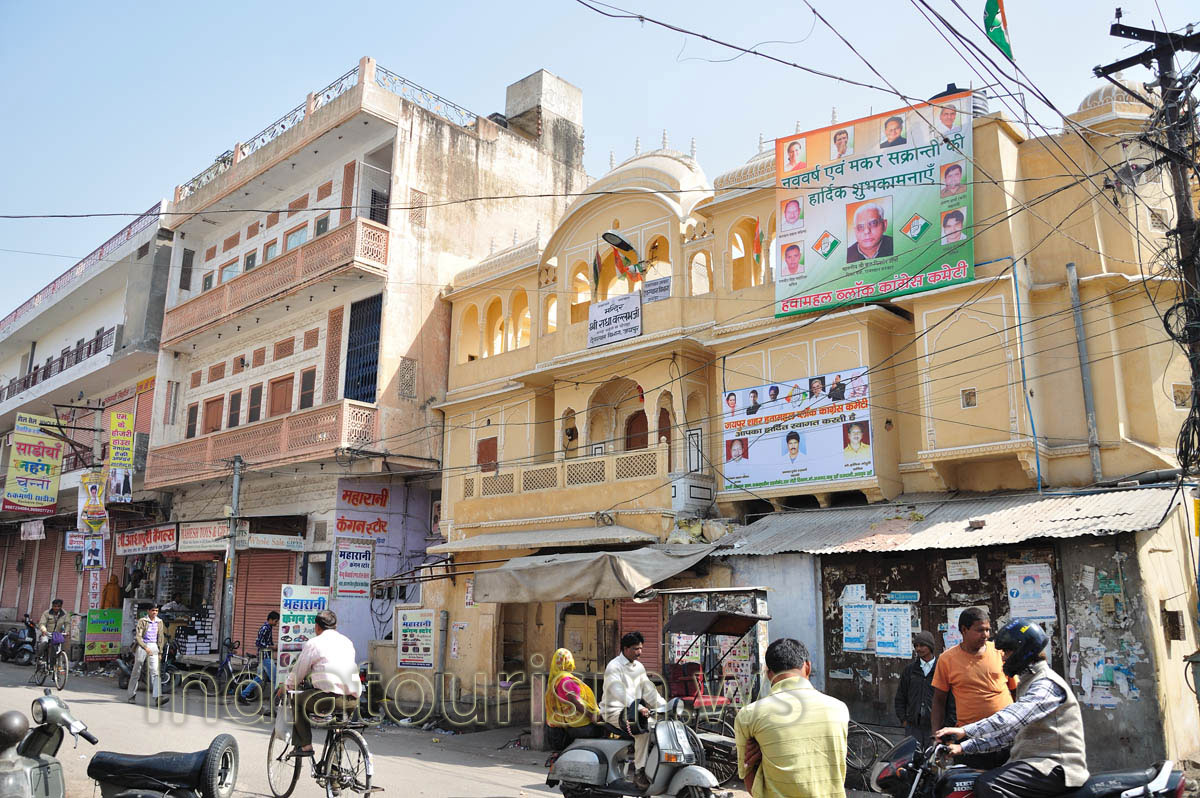 Chowkri Purani Basti Block: Mughal architecture in modern vanilla colour