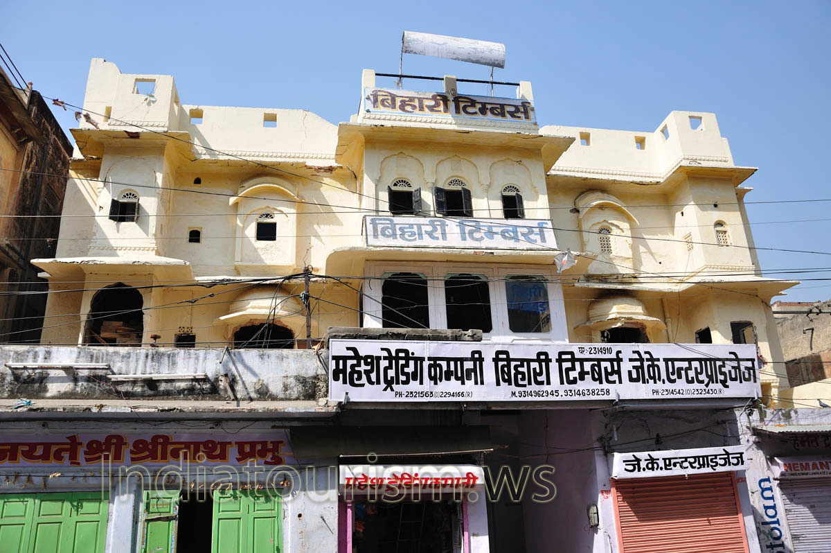 Chowkri Purani Basti Block: the pale yellow colour building with small windows