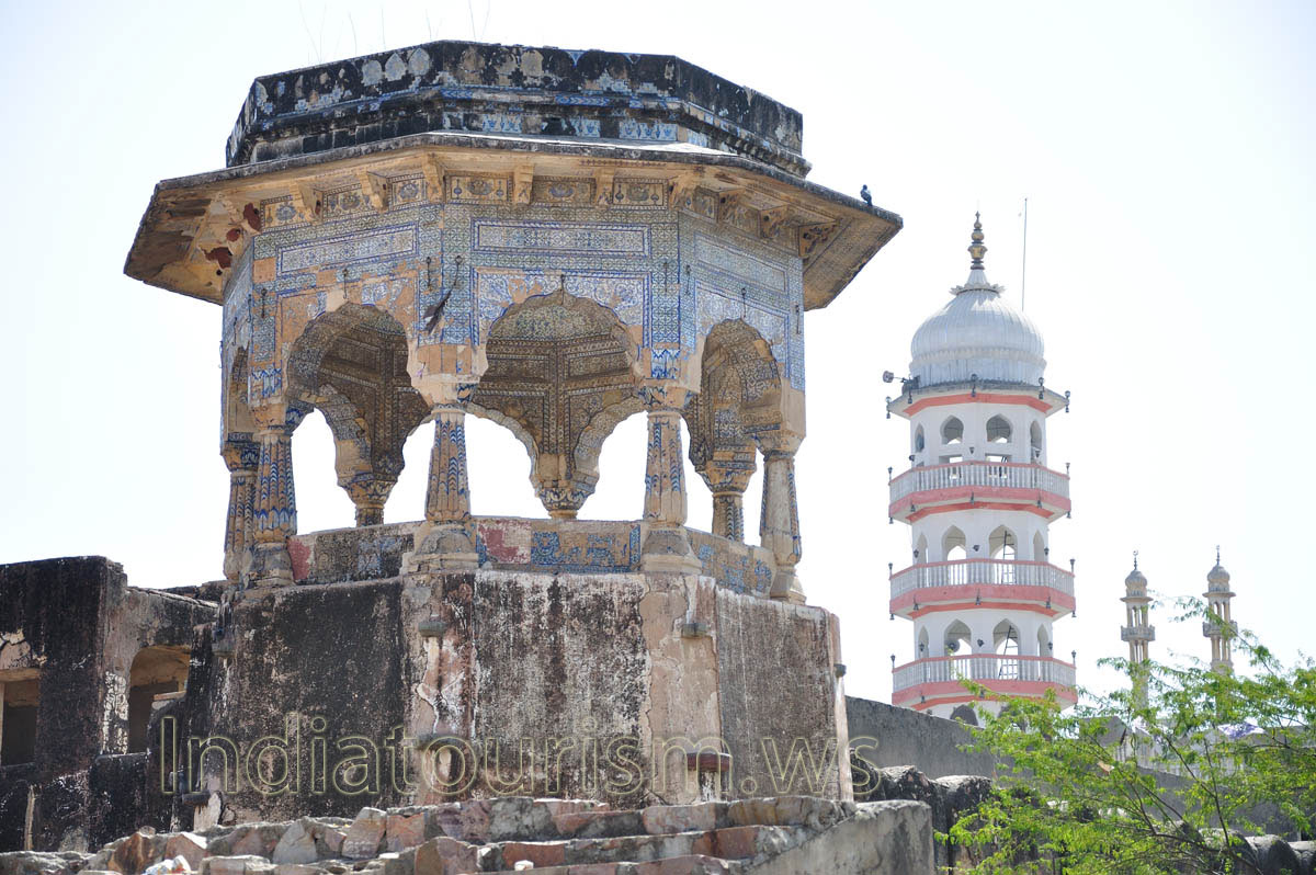 Chini ki Burj, Chaugan