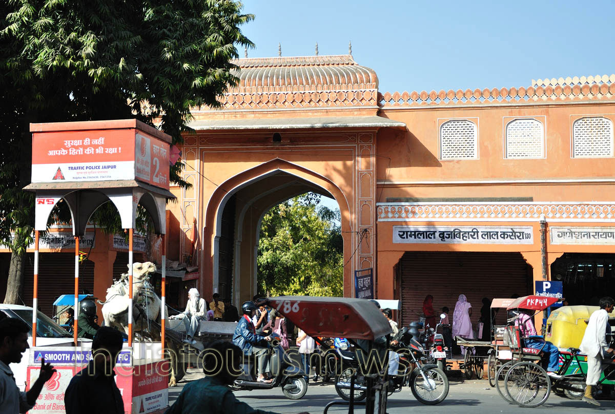 This entrance arch on the Tripolia bazar leads to the most precious part of the Pink city