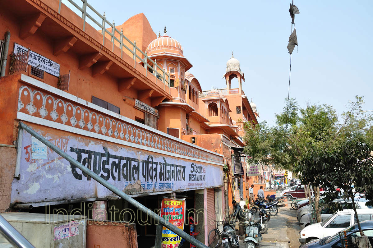 Steam vegetarian restaurant on the Chaura Rasta street