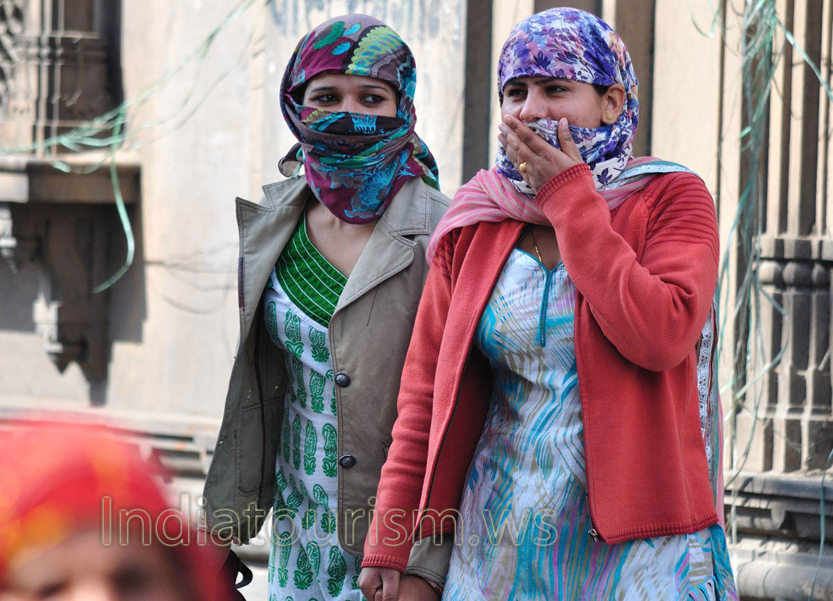 faces of Jaipur: two girls dressed in niqab hold each other by hand
