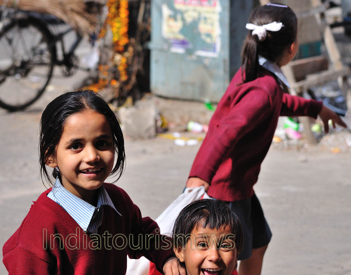 faces of Jaipur: happy schoolgirls