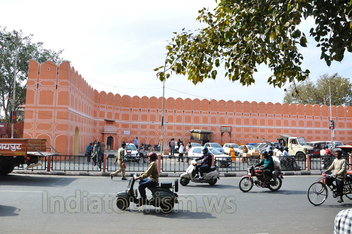 road south of Kishanpole Gate