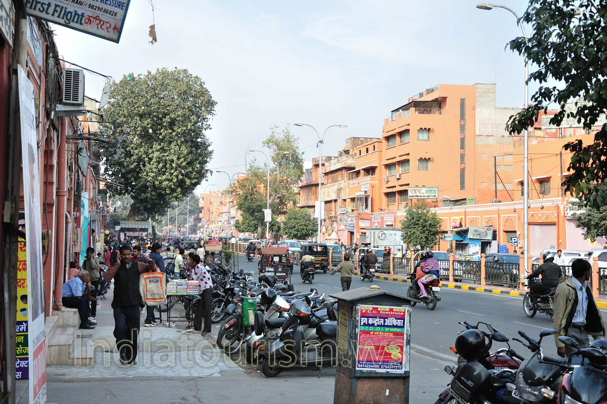 Chaura Rasta street, the direction to the Tripolia Gate