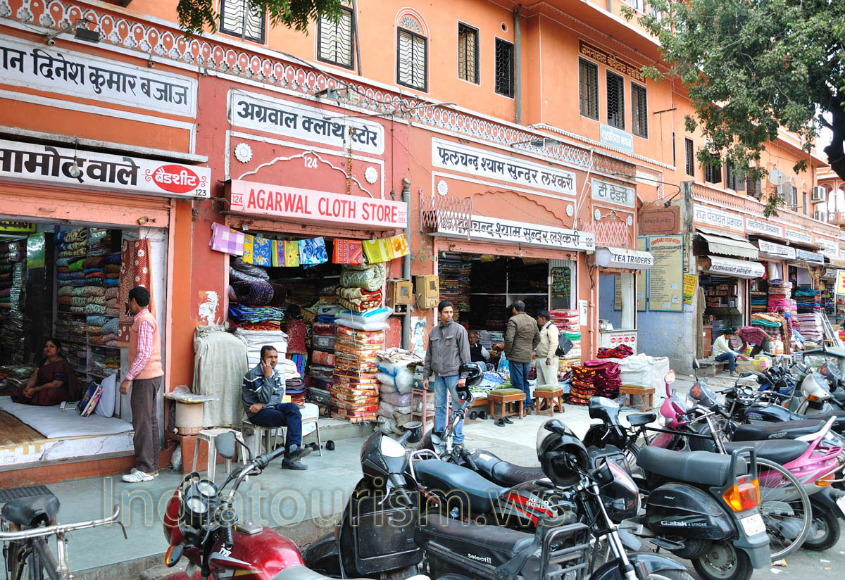Chaura Rasta street: trade place number 124 - Agarwal Cloth Store