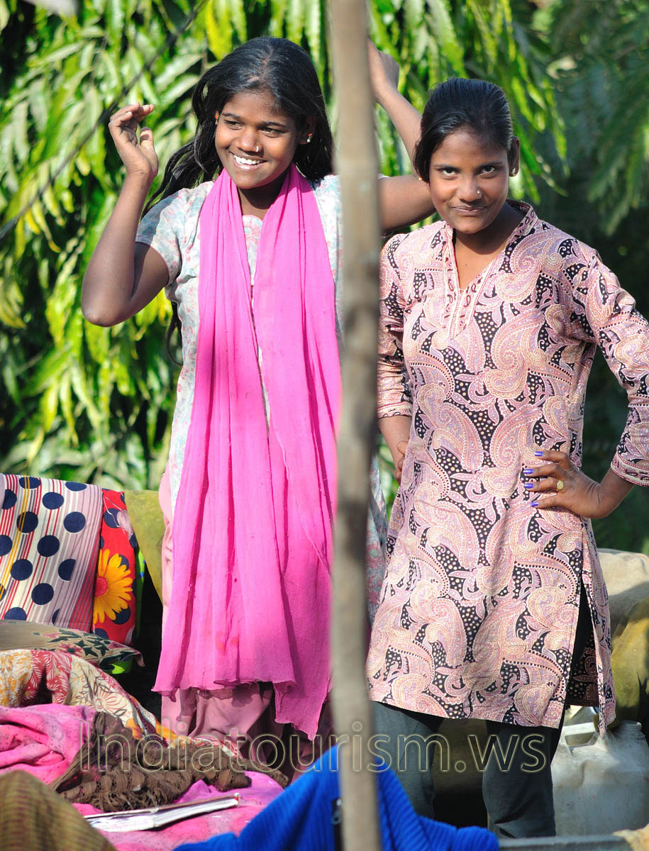 Teenage girls are posing for me