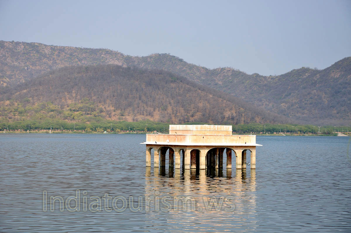 One of the buildings from the Jal Mahal complex