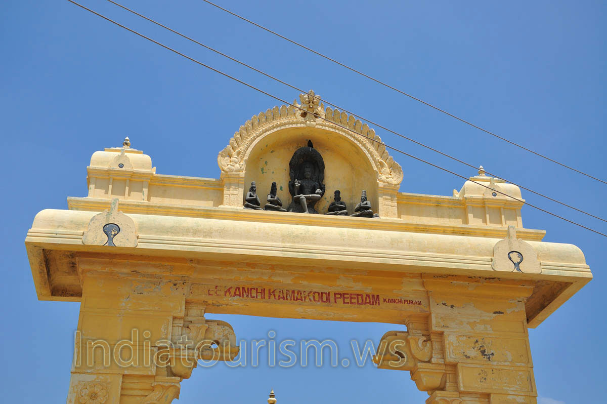 arch of the Kumari Amman temple