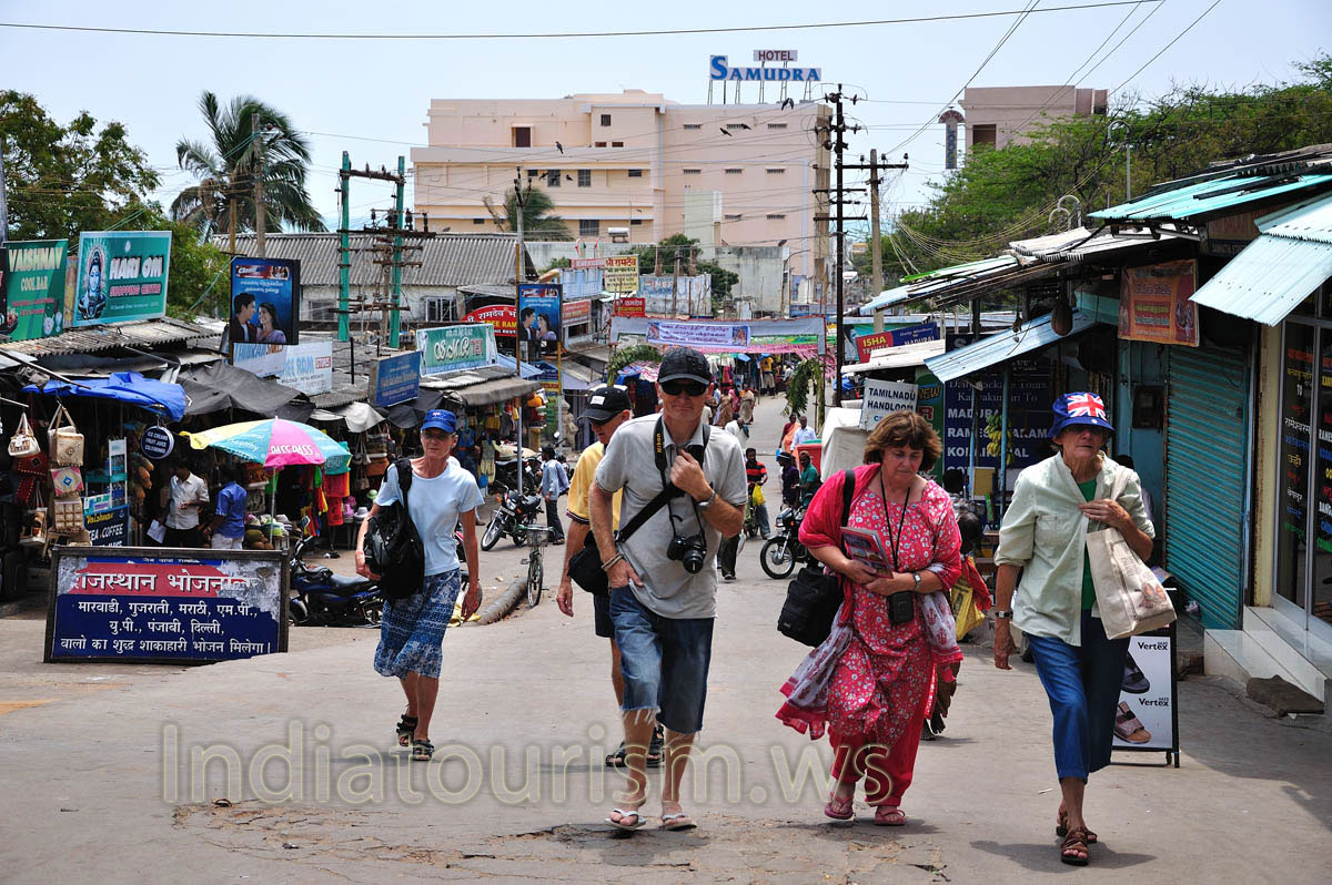 group of tourists from the UK, Hotel Samudra in the background