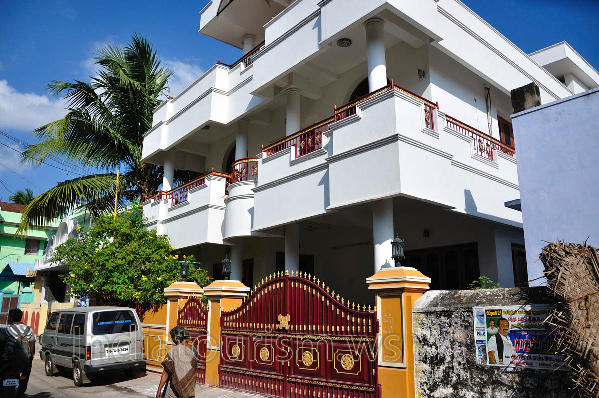 rich two-storey house not far from thanumalayan temple