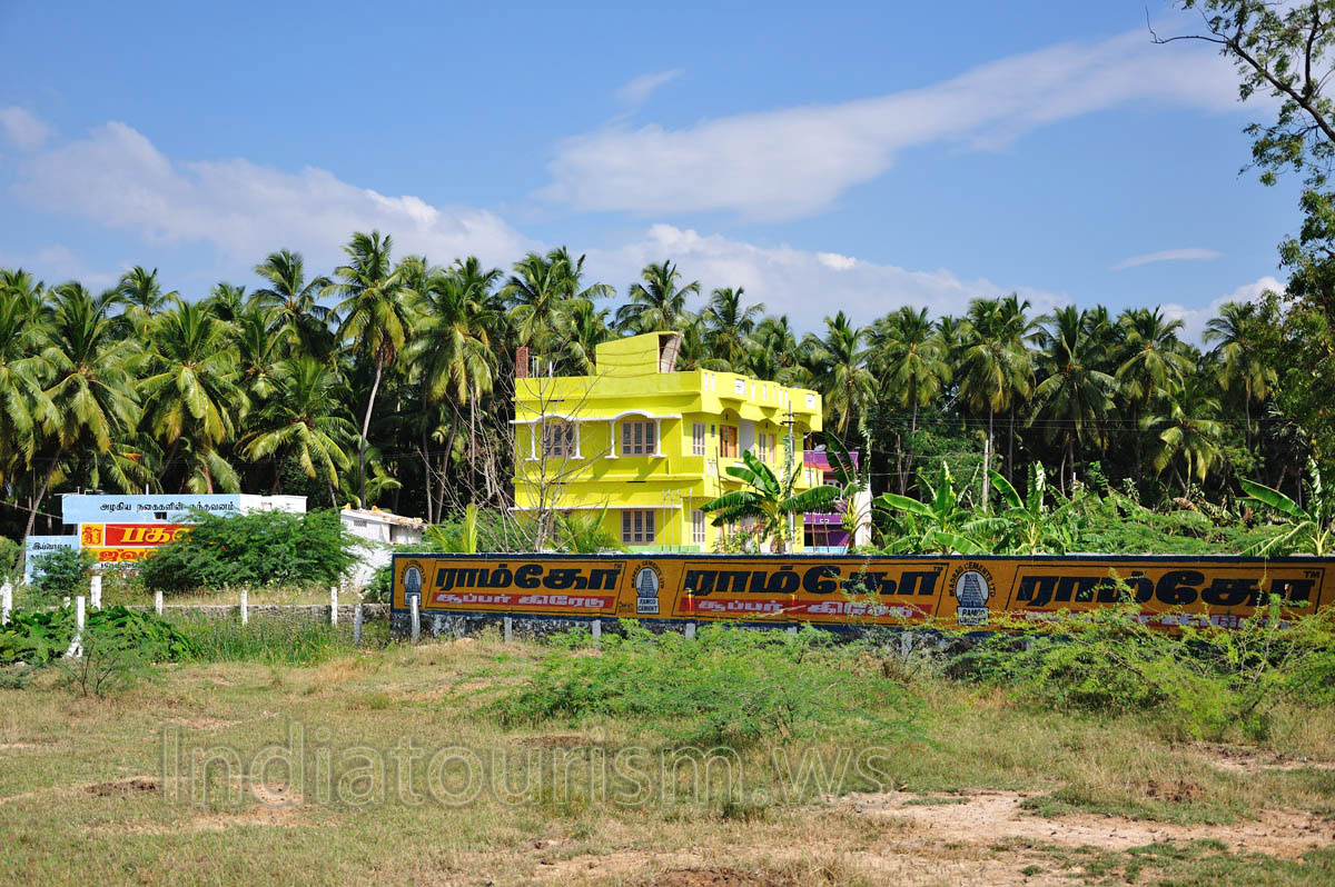 yellow house on the road between suchindram and kanyakumari