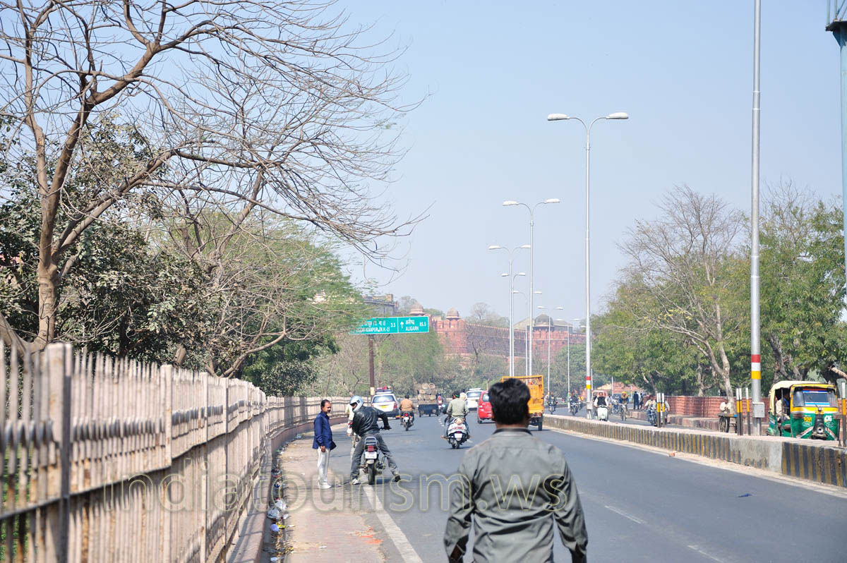Agra Fort as seen from State Highway 62
