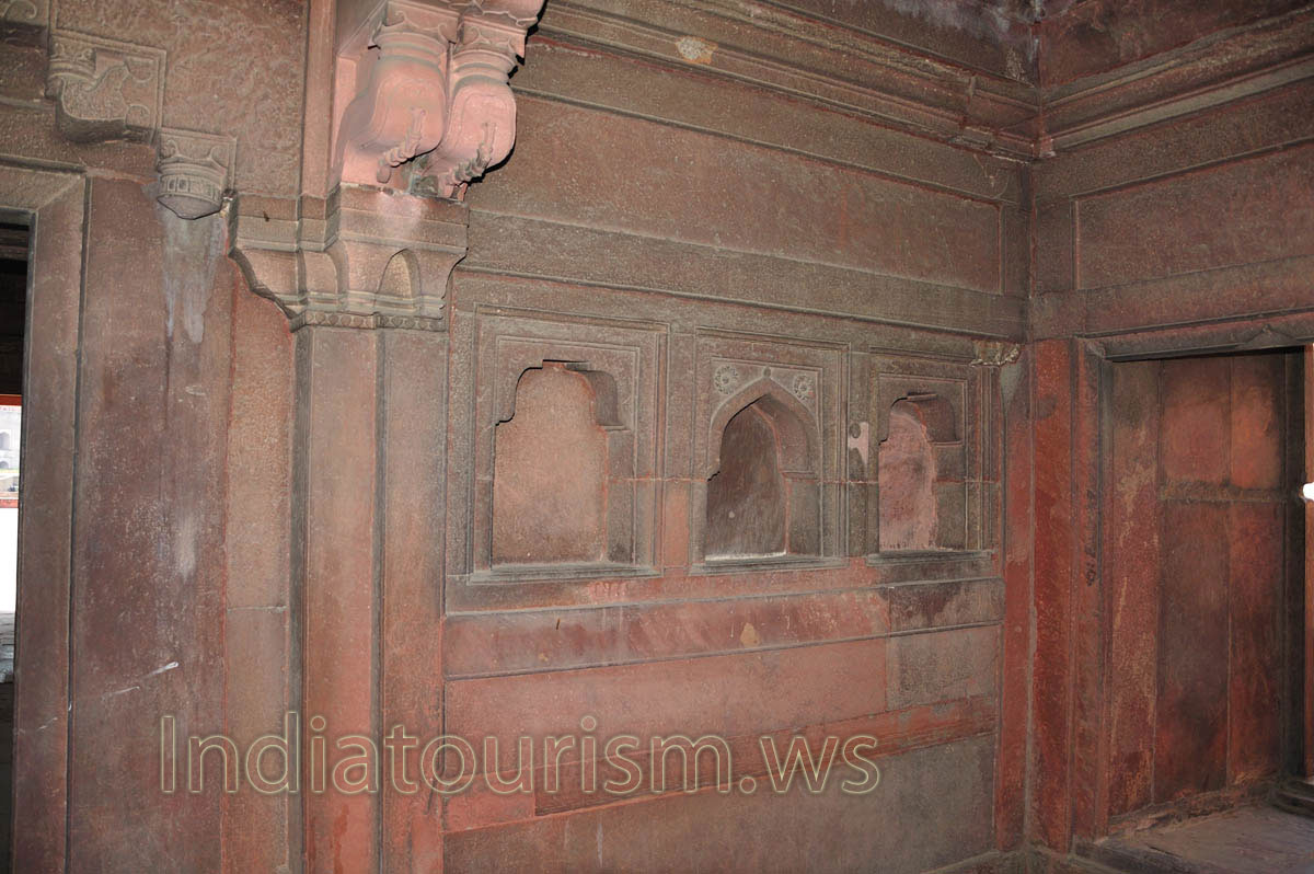 Akbari Mahal interior carvings