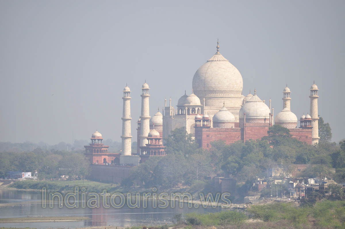 Yamuna river view from Akbari Mahal