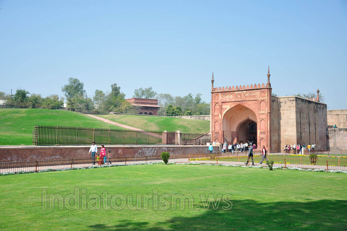 The top of Shah Jahani Gate is crowned by tall stone finials