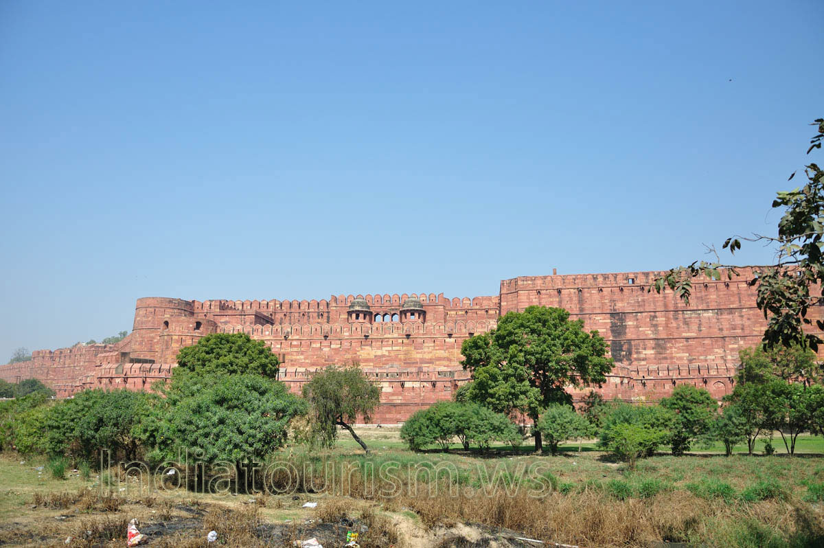 high wall of the Agra Fort