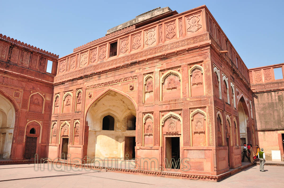 Jahangiri Mahal inner building