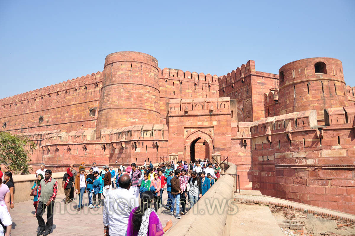 The bridge is placed before the entrance to the fort (Amar Singh Gate)
