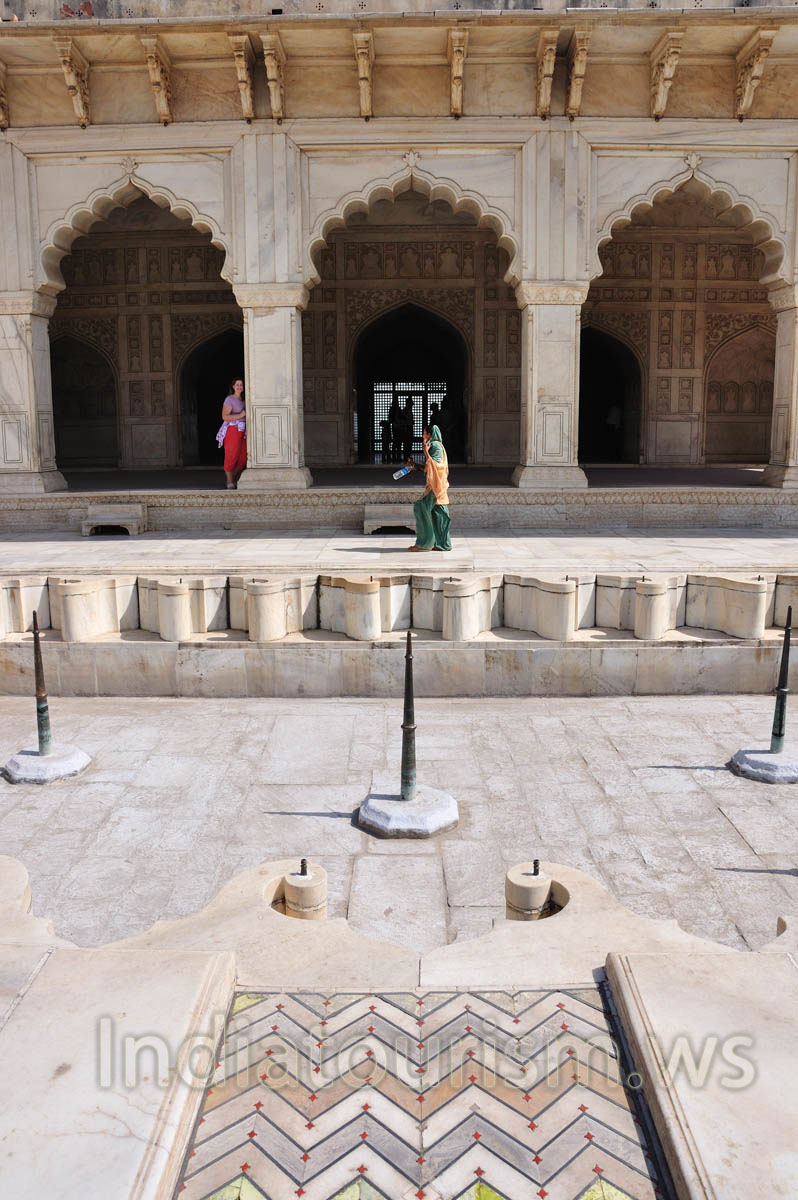 deep reservoir with a fountain