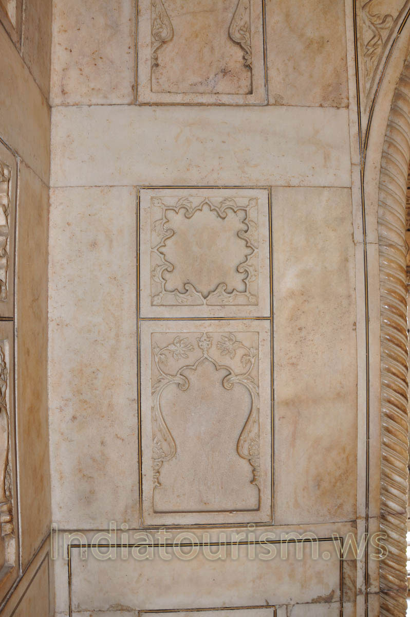 flower motif inside the Khas Mahal