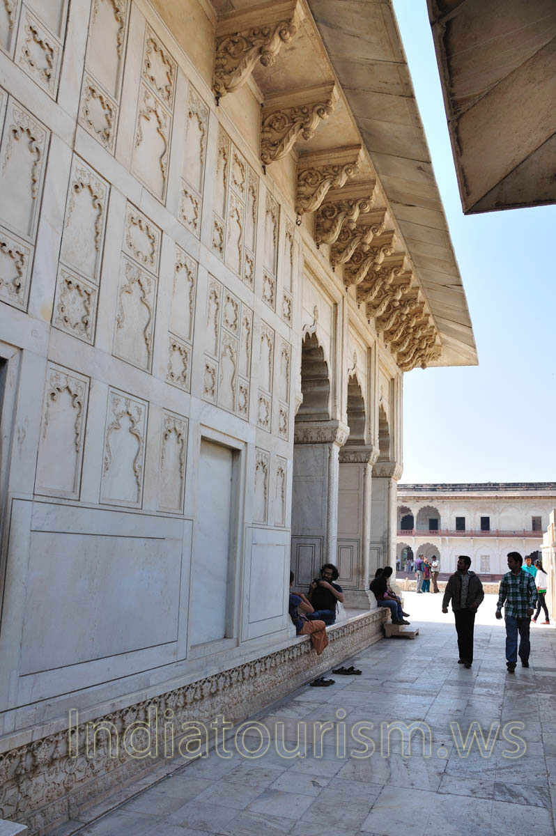 marble paved path between Khas Mahal and Jahan Ara Pavilion