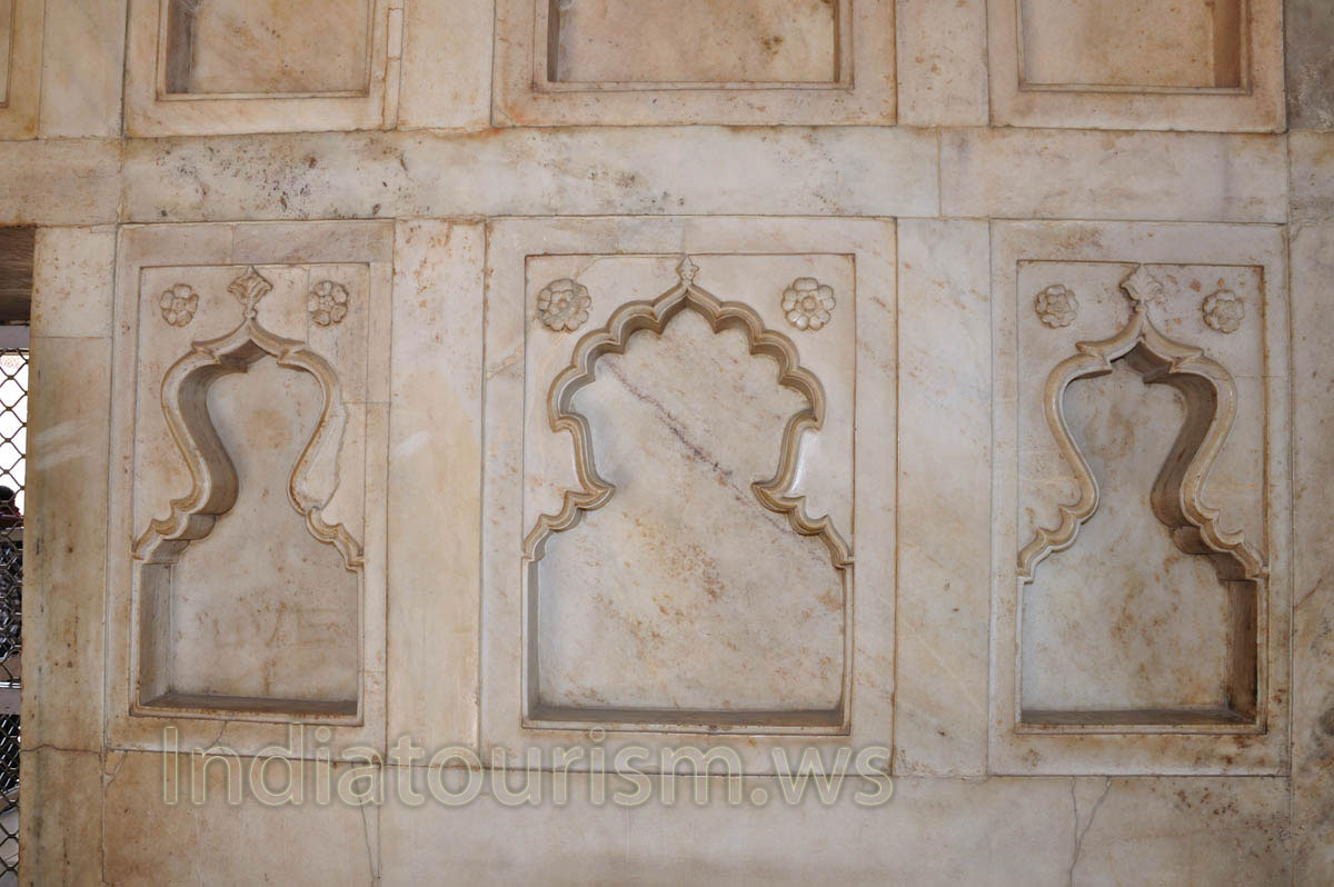 Agra Fort flower carvings