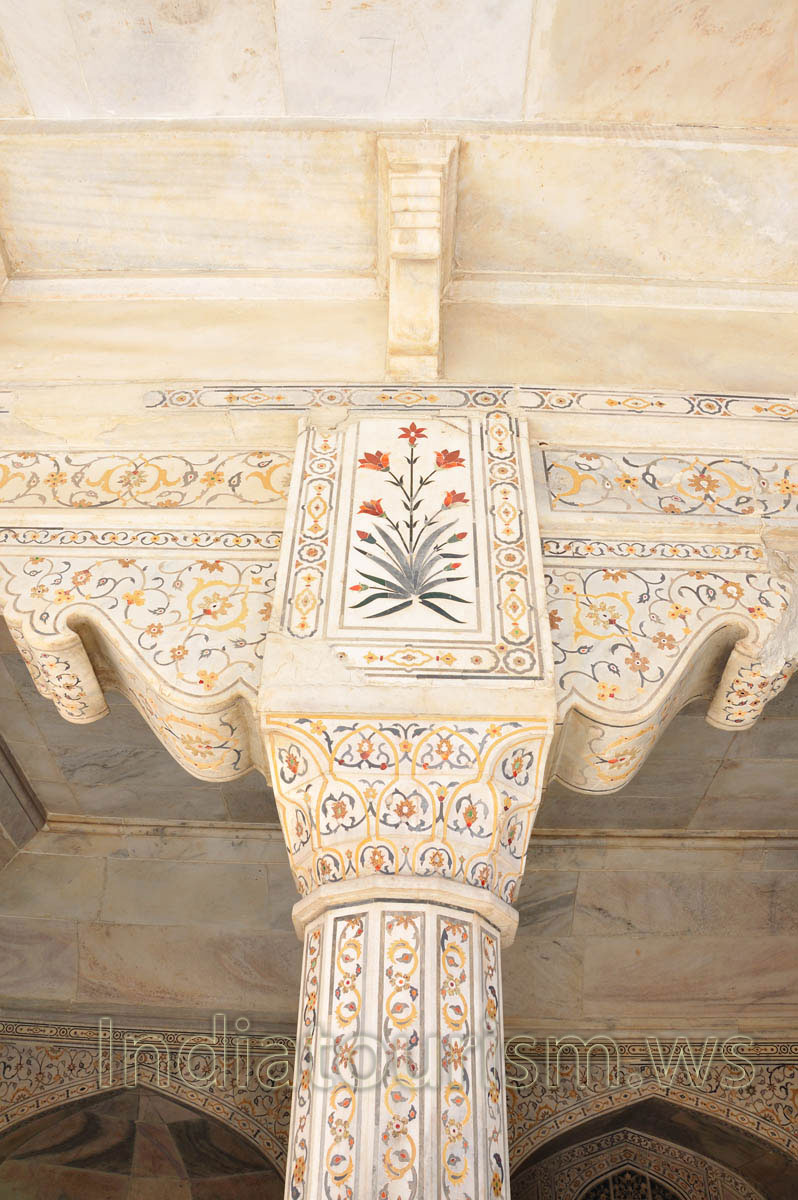Musamman Burj: sophisticated pietra dura with precious coloured stones