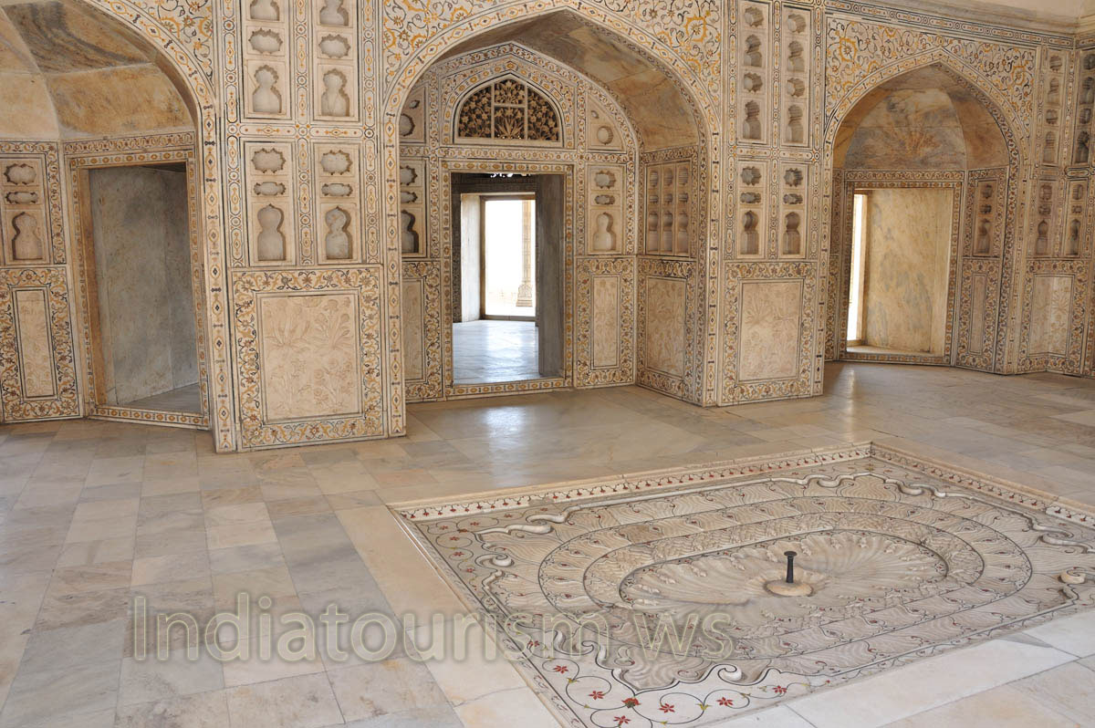 fountain inside the Musamman Burj