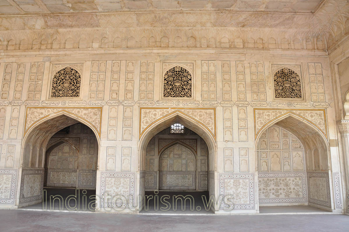 Diwan-i-Khas interior view
