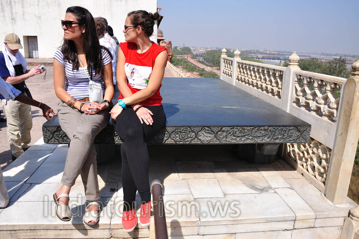 two girls sitting on the Black throne of Jahangir (Takht-i-Jahangiri)