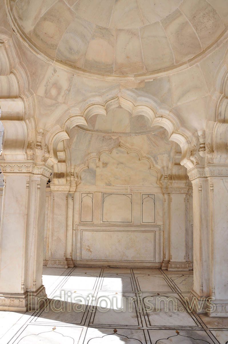Nagina Masjid marble structures