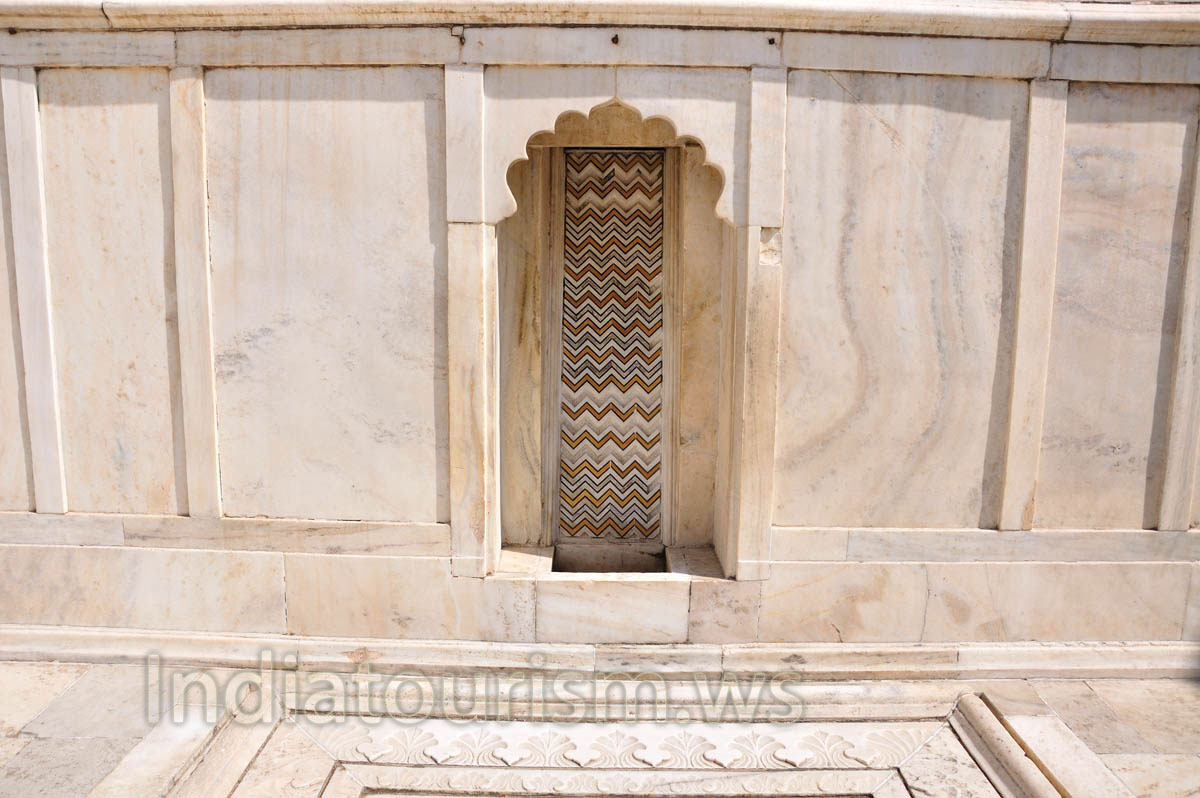 Nagina Masjid water collector