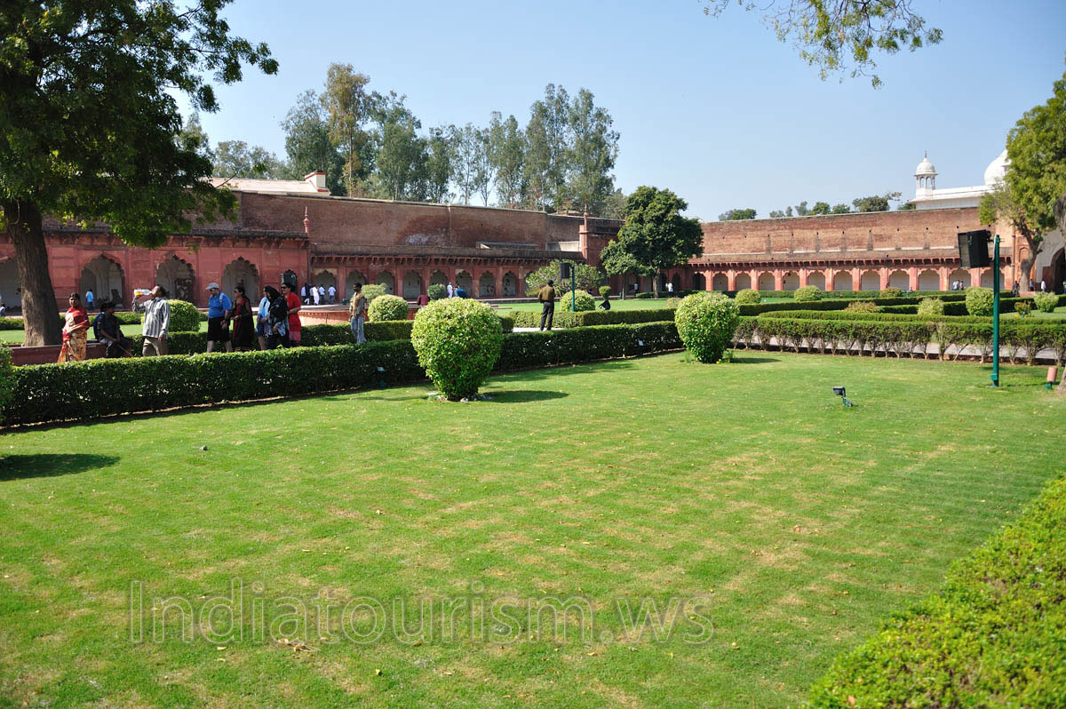 Landscape design south from Diwan-i-Am