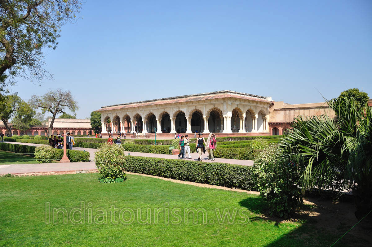 Diwan-i-Am garden looks like paradise