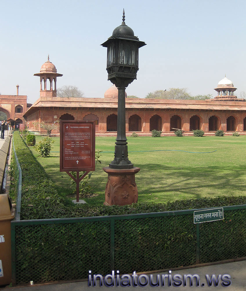 taj mahal audio guide