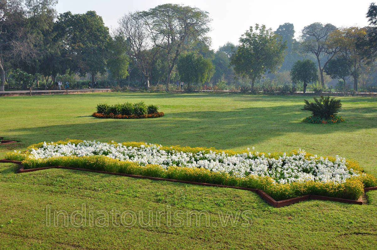 The flower bed in Charbagh garden