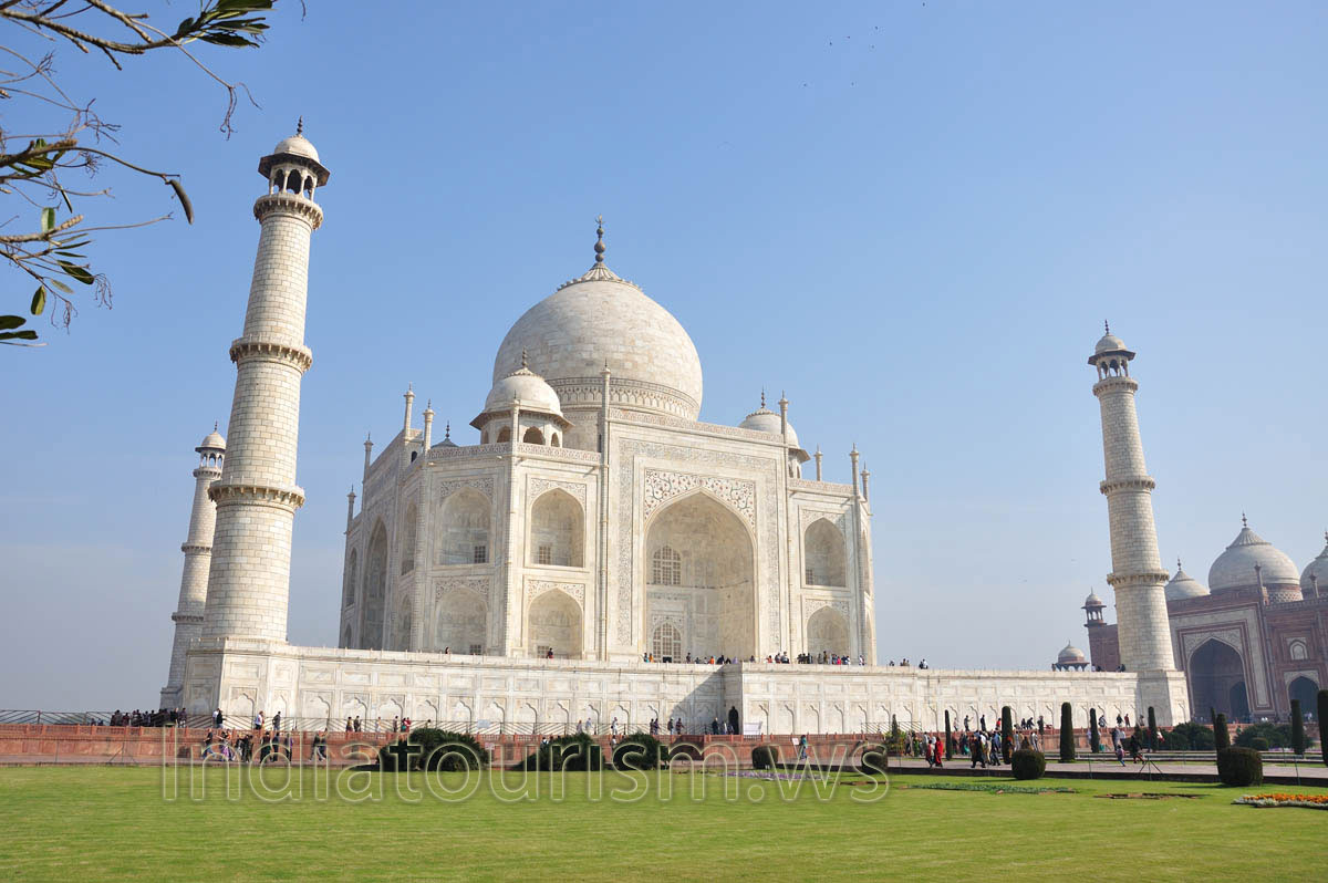 Taj Mahal view from the garden