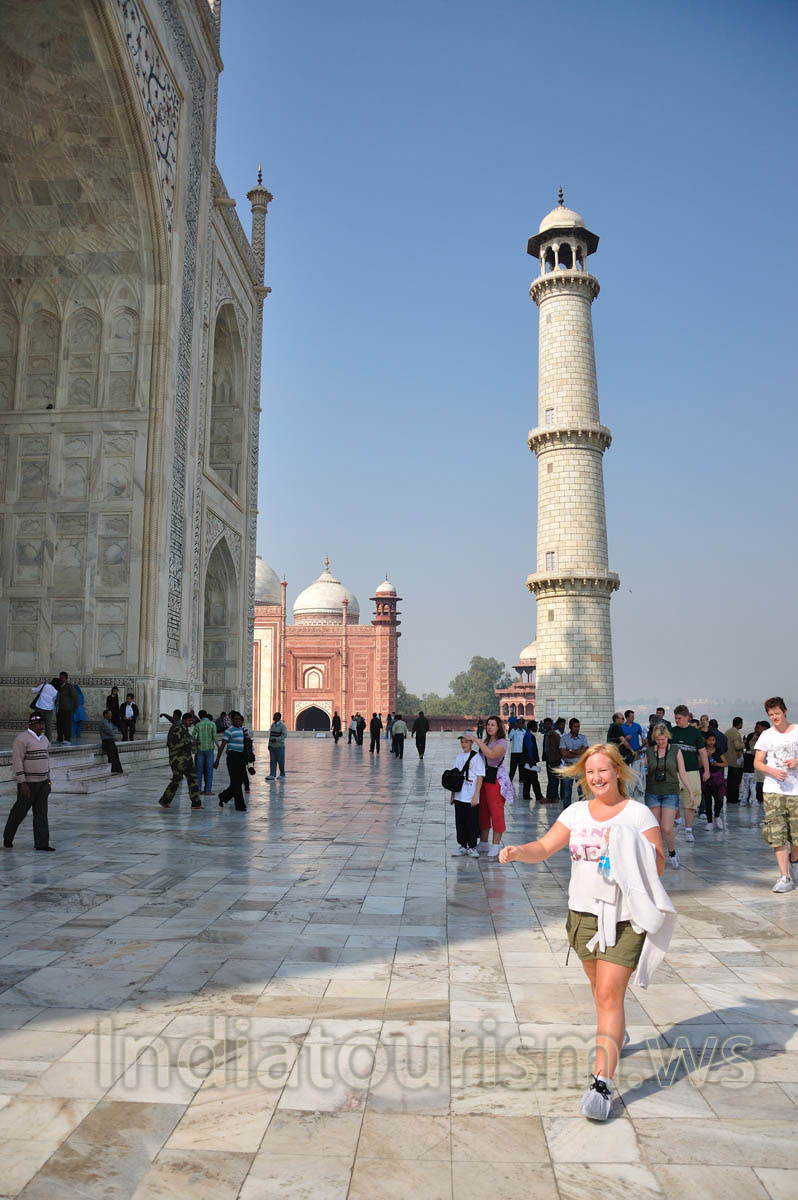 The northern part of the Taj is full of the foreign tourists