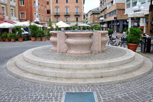 This fountain is found on the Piazza Lazzarini square