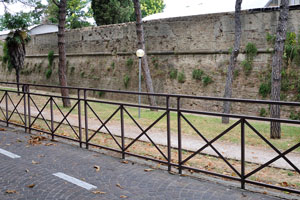 An ancient wall stretches along the Viale del Risorgimento street