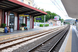 Tracks 1 and 2 of the Pesaro railway station