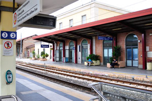 The platforms of Pesaro railway station are accessible to passengers through a pedestrian underpass