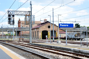 The yard of Pesaro railway station has thirteen tracks, of which five are dedicated to passenger traffic