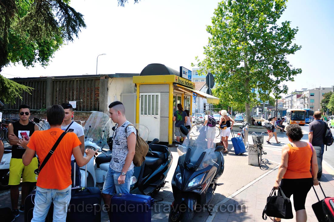 The &ldquo;Bus tickets&rdquo; booth is on the Rimini railway station