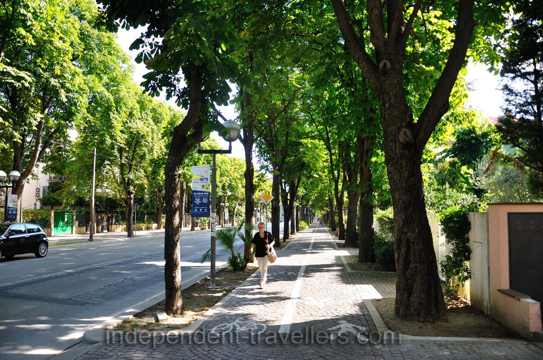 The sidewalk of the Principe Amedeo street