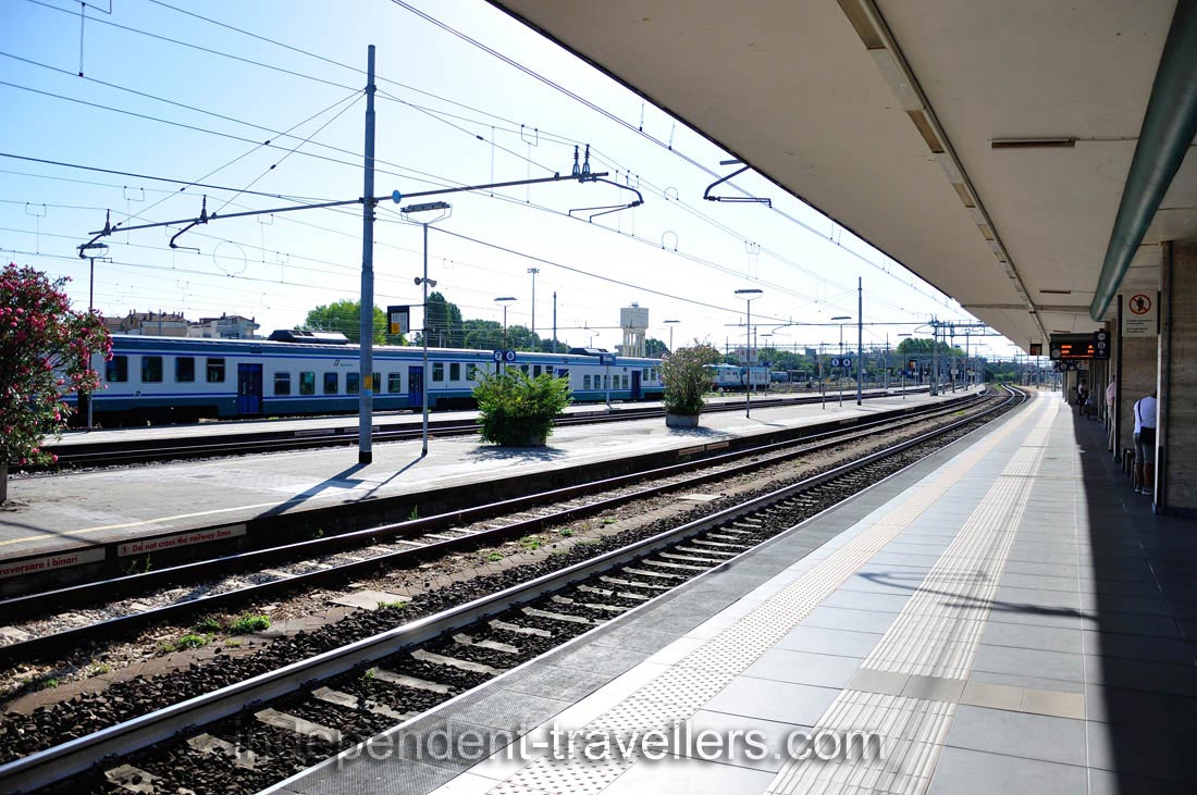 Platforms number 2, 3 and 4 of the Rimini railway station