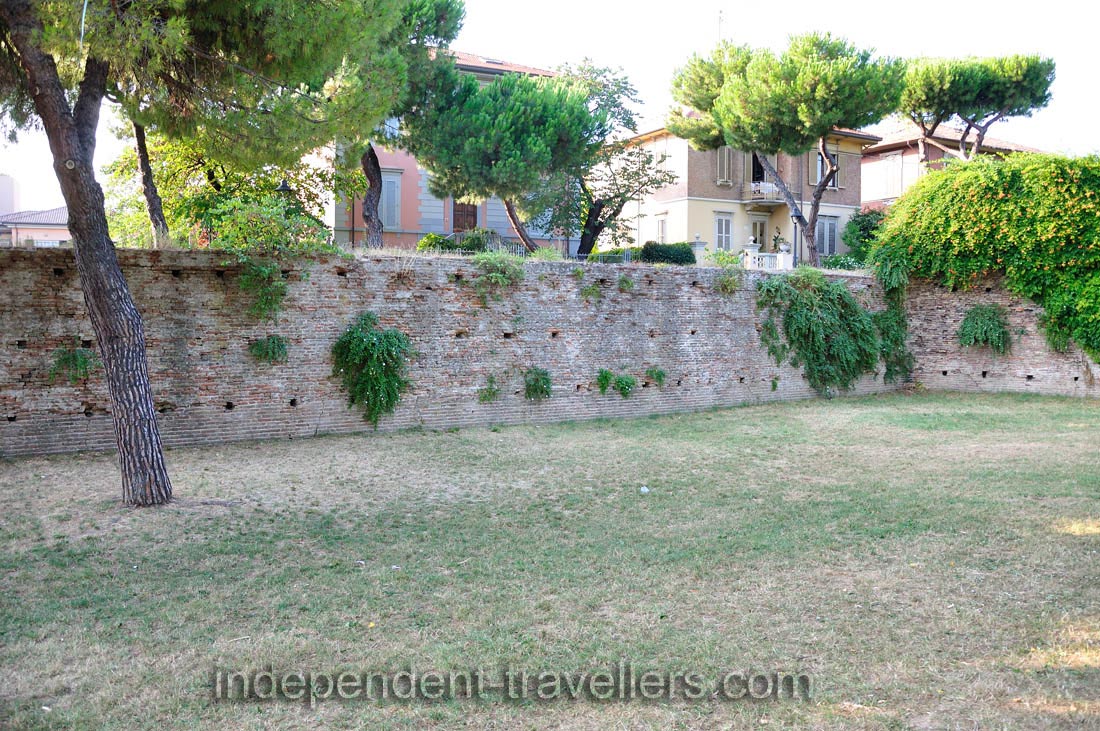 An ancient wall stretches along the Alcide Cervi park
