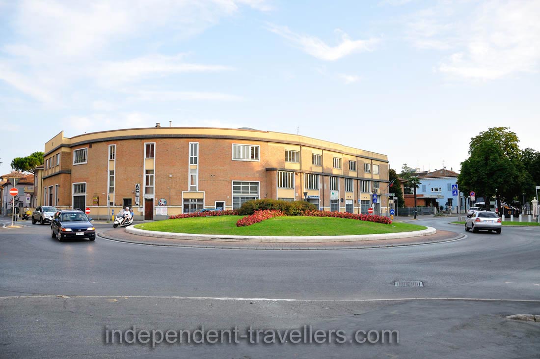 Zavatta high school is located at the roundabout of Castel Sismondo